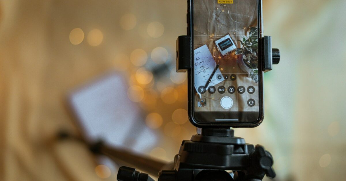 Capa do post: TikTok para advogados: vídeos curtos, trends e o que a OAB permite